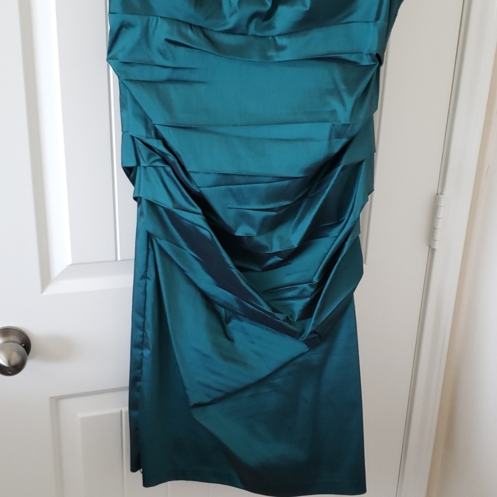 Dress - Picture 3 of 4